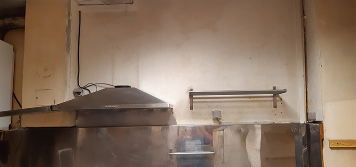 rénovation de la cuisine d'un bar avant 2